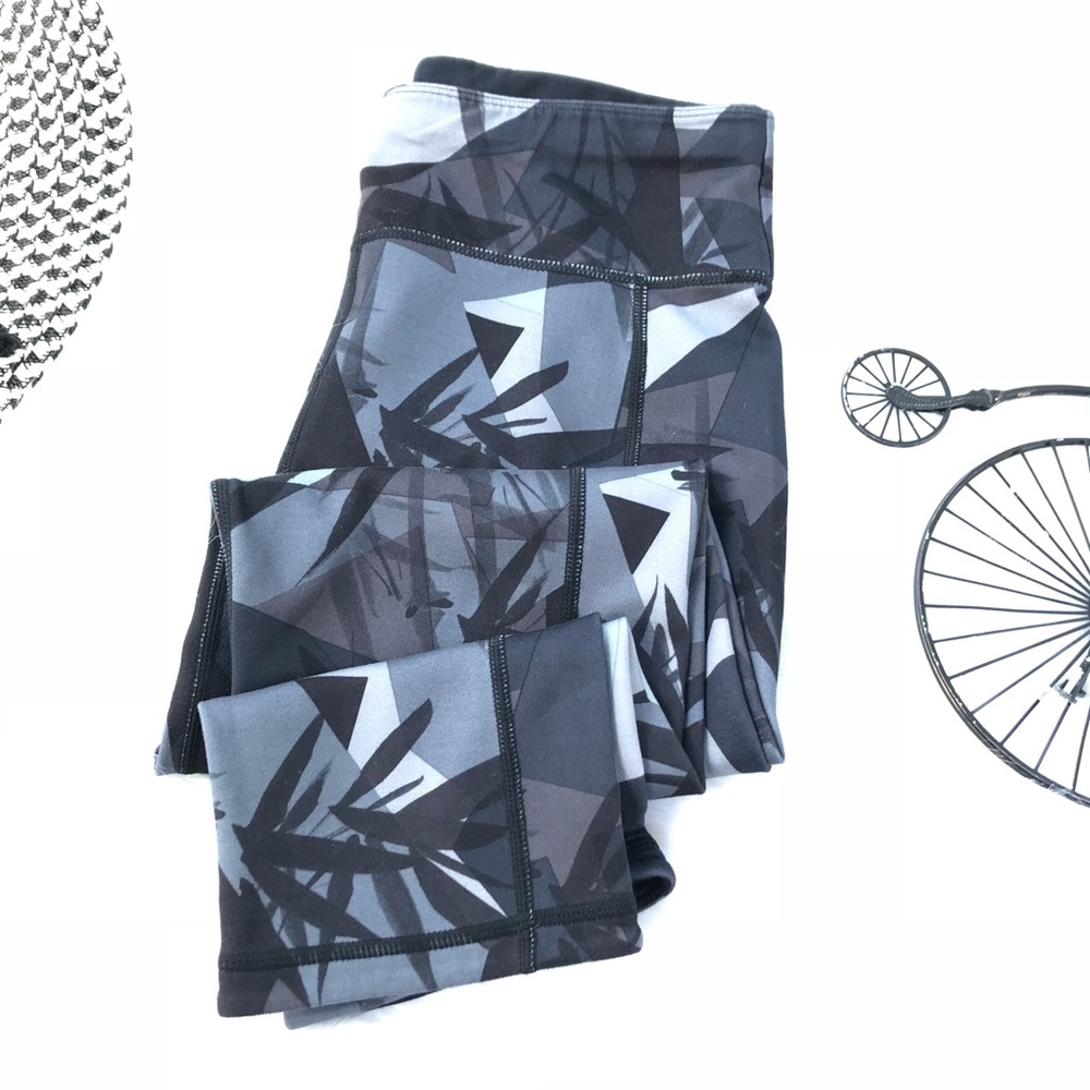 Sweaty Betty Geometric Tropical Cropped Legging